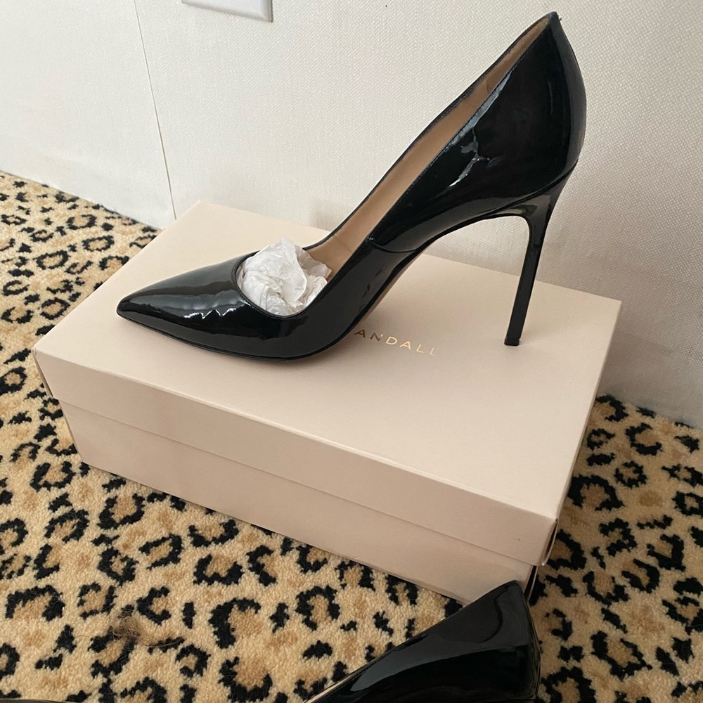 manolo blahnik patent leather pump, worn twice